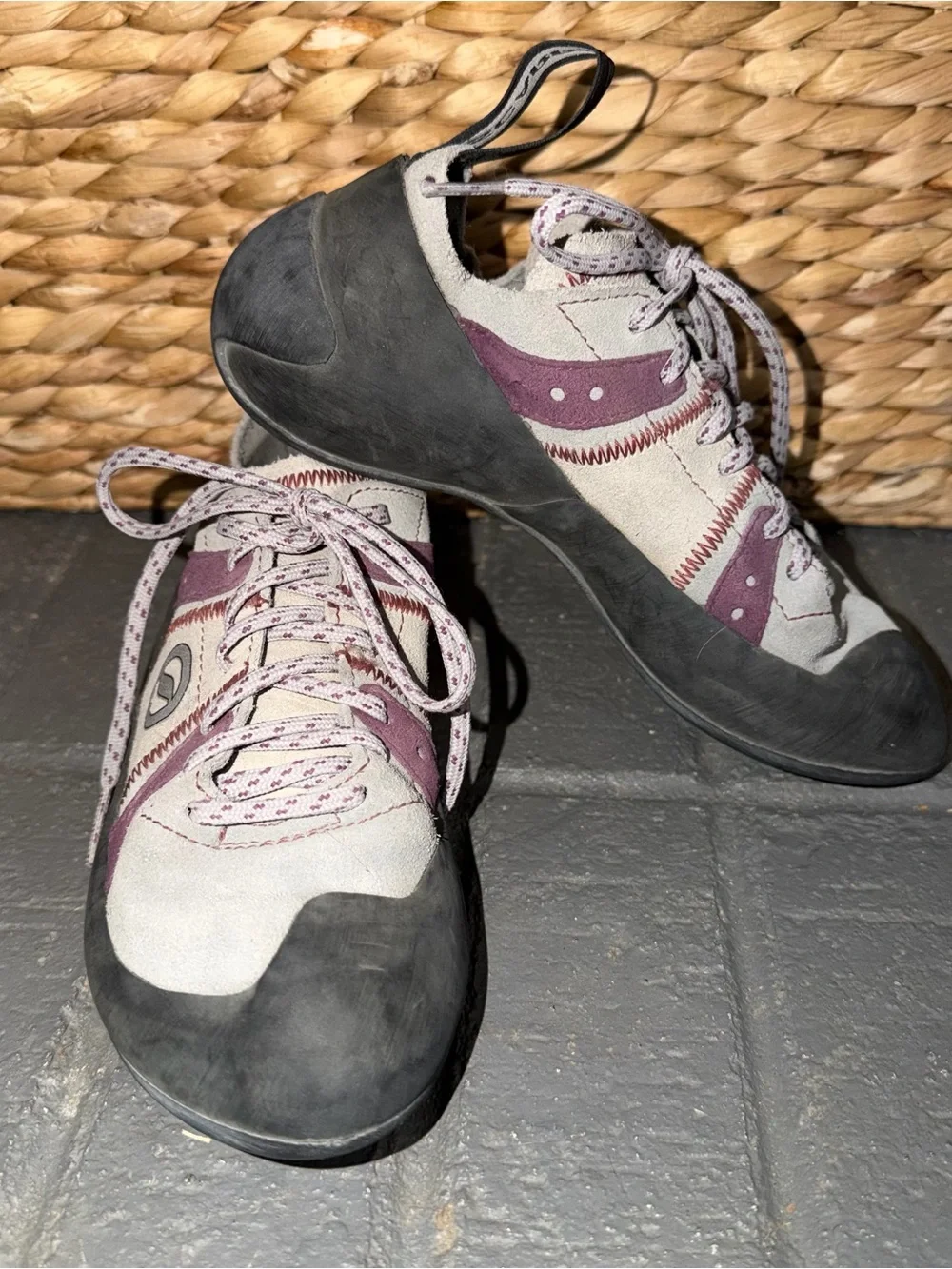 SCARPA 6.5 Women's Helix Lace-Up Rock Climbing Shoes Trad Sport Suede Italy